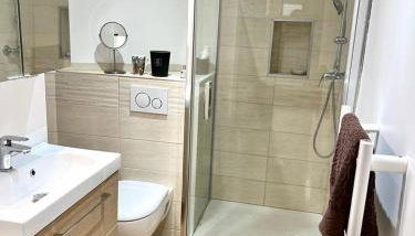 SYMPA 1 Bedroom 1BR Center of Reims Parking - Photo 3, Shower