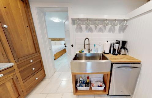 Romantic Secret Garden - Marble Floors & Bath DT Just 2 Blocks Beach Only 3 Miles - Foto 7