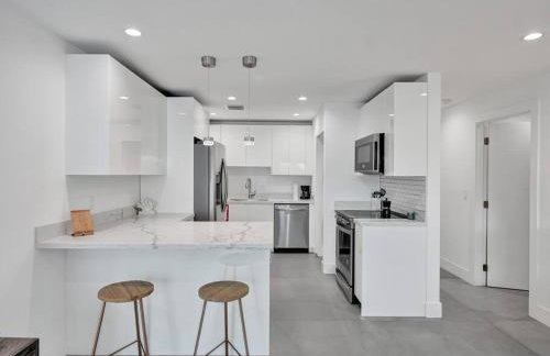 Contemporary 2BR Home with Pool & BBQ Access - Foto 22