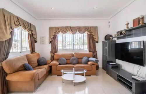 Ciudad Quesada Stunning Heated Pool Private Luxury Villa with Spa Sleeps 14 - Foto 40