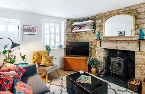 Delightful Cotswold Cottage for two, Log Burner, Garden & Dog Friendly - Photo 14