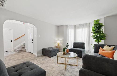 4BD Tropical Pool Oasis with a Game Room - Photo 7