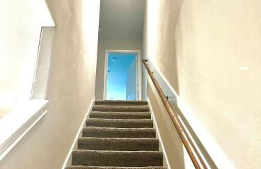 Black and White Retreat 8min to downtown - Foto 16