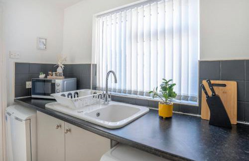 Spacious 3 Bed Flat-Free Parking-by Holiday Homes - Foto 7