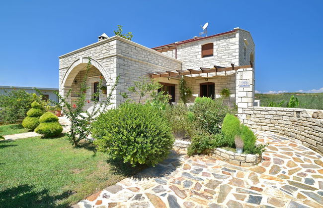 Villa Ahlades - Foto 1