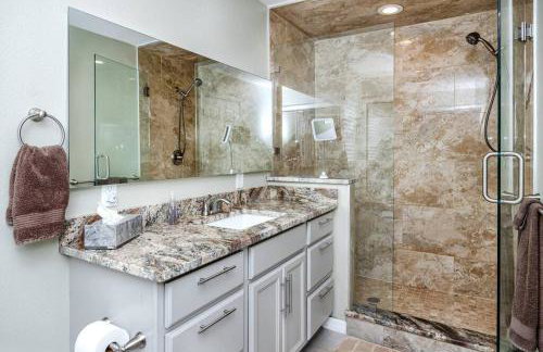 Luxe Private Waterfront Getaway with Pool in Ozona - Foto 10