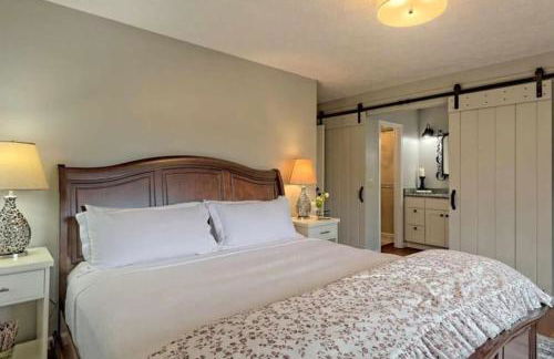 Stunning Modern Rustic Lake Retreat PRVT BOAT SLIP - Foto 8