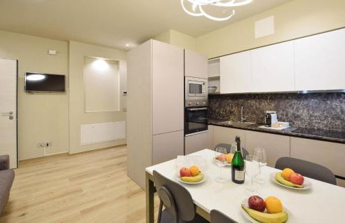 2 Bedroom Lovely Apartment In Premaor - Photo 3