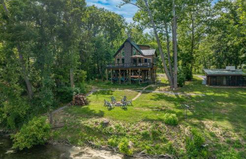 Riverside Oasis with Stunning Views, Cozy Firepit! - Photo 59