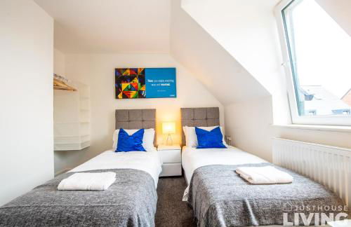 NEW Spacious Modern Townhouse Sleeps 12 Free Parking - Foto 25