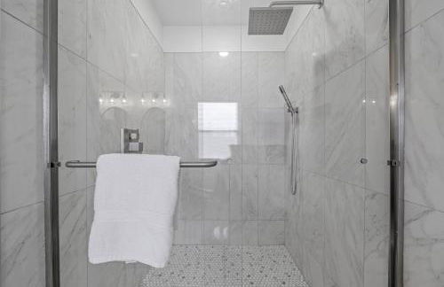 Stunning 4-bedroom Villa w/ Pool - Close to Disney Parks and Gulf Courses! - Photo 23