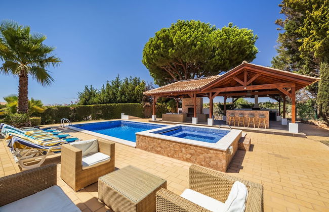 Villa Amendoeira in Olhos de gua - Foto 4