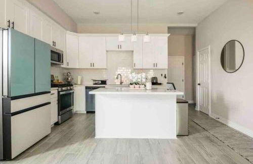 Black and White Retreat 8min to downtown - Foto 3