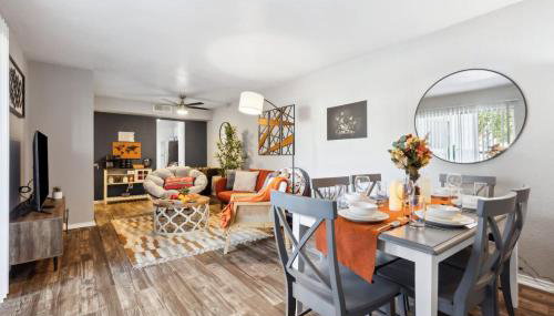 AT and T is steps away 2BD unit - Foto 1