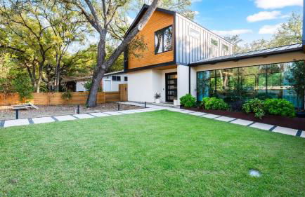 Modern Oasis w Pool Hot Tub Rooftop Deck Home Theater Mariposa Retreat by AvantStay - Foto 59