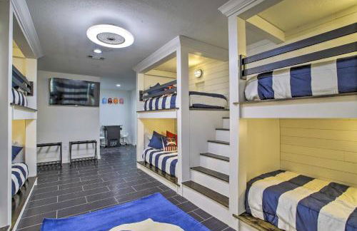 Waterfront Lake Home with Deck - New Renovations! - Photo 9