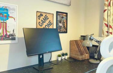 Ideal 4-bed home sleeps 7 - Nr Trafford Ctr & M60 - Foto 14