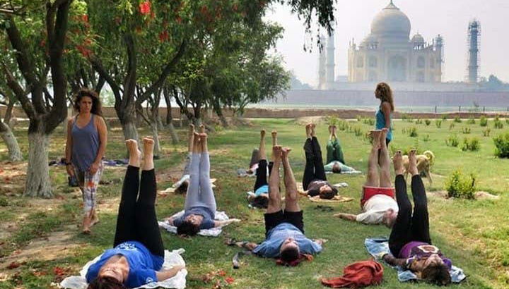 Clase de yoga frente al Taj Mahal - Photo 1