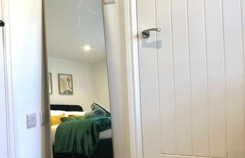 Spacious and Stylish Flat in Trowbridge, Wiltshire - Photo 6