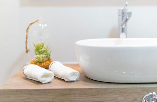 Fee4Me: First Line Luxury Apartment - Photo 18