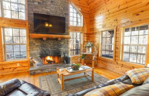 Cozy Creekside Log Cabin w Firepit, Hot Tub, WIFI - Foto 3