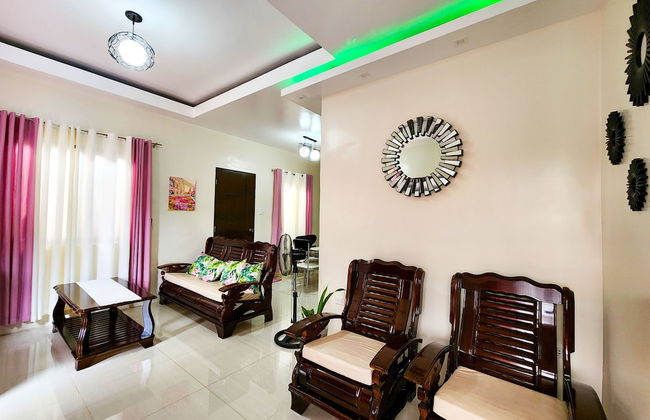 Serene 2BR Escape Poolside Bliss - Foto 15