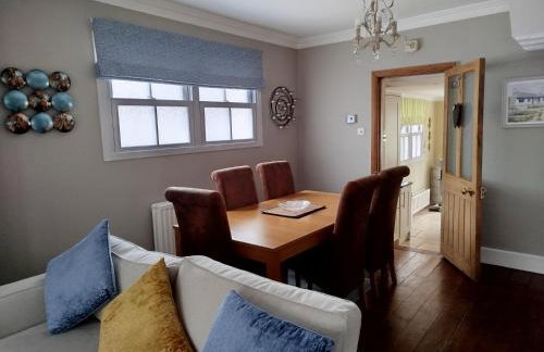 3 Bed 2 Bath Cottage with private parking and garage - Foto 6