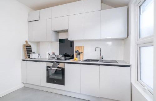 New 3BED Stylish Apartment with Amazing Transport - Foto 13