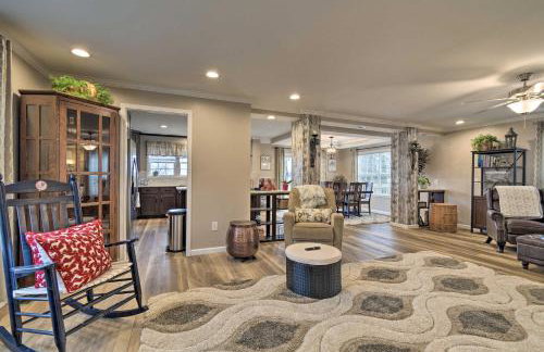 Lakefront Home with Deck, Fishing Dock and Canoe! - Foto 7