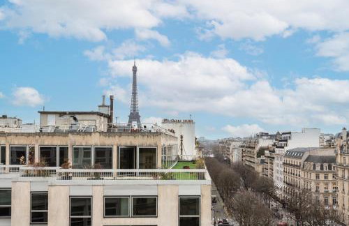 Montaigne - Sunlit Corner Penthouse with Balcony - Photo 36