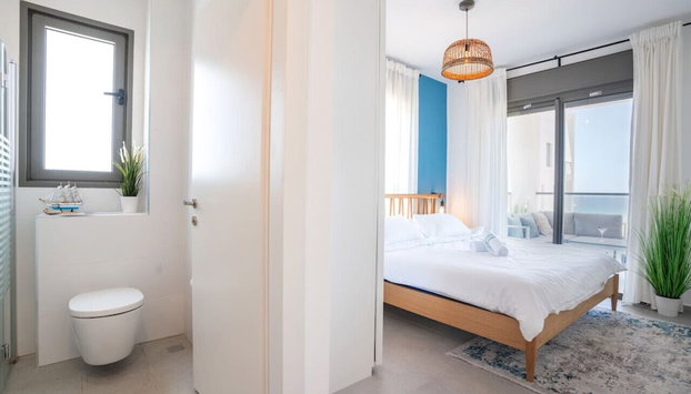 Stylish Seaside Escape with Balcony by Sea N' Rent - Photo 4, Intérieur