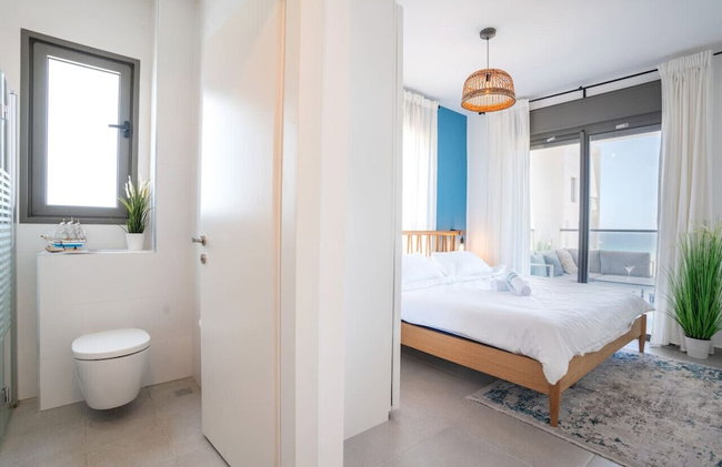 Stylish Seaside Escape with Balcony by Sea N' Rent - Foto 4