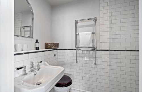 Luxury seaside home - 5 mins walk to beach - hot tub - Foto 13