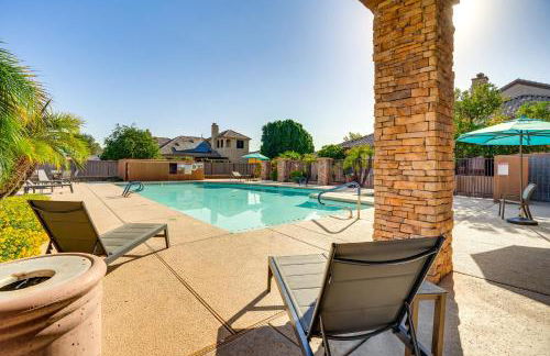 Relax Poolside! Home 6 Mi to Camelback Ranch - Foto 34