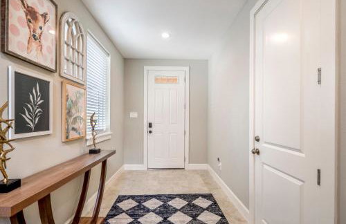 Spacious 3 Bed House near MD Anderson with Free Parking & Wi-Fi - Photo 5