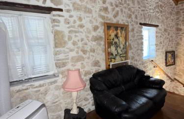 Art House Pagoi 3min from St George Beach - Photo 3