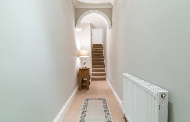 Modern Living 2 Bedroom Apartment South Wilmslow - Photo 32