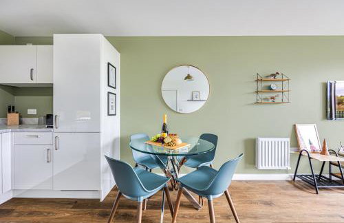 Penthouse Apartment - City Centre - Secure Parking, Balcony, Self-Check-In, Fast Wifi and Smart TV with Netflix by Yoko Property - Photo 17