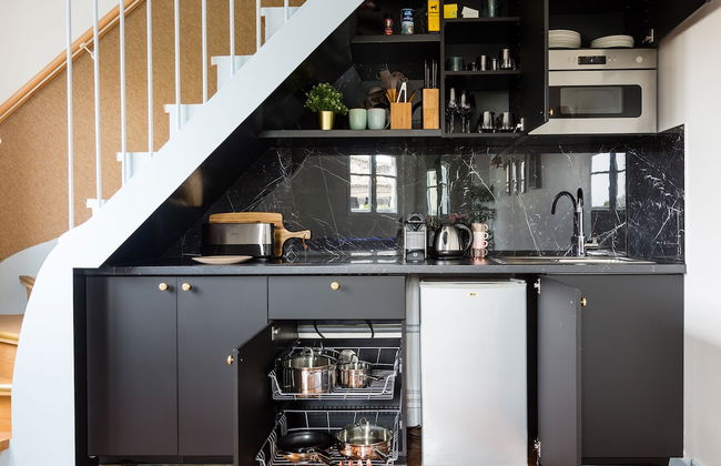 Luxury 2 Bedroom Duplex - Beautiful Monument View - Photo 14