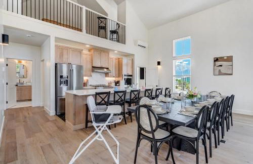 Whitewater Villa - 5BR Luxury Retreat with Hot Tub - Foto 18