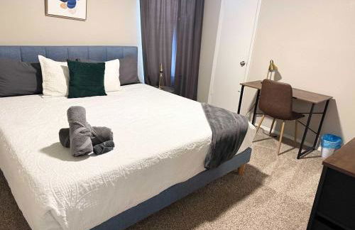 Boulevard Stays Serene 1BR King Suite with Pool Gym & Free Parking 01 - Photo 18