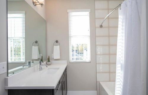 2 Miles to Broadway w Rooftop Deck Grill & Garage - Foto 20