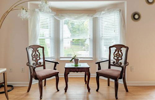 Great 4BR Home Near Emerald Pointe & Downtown - Foto 20