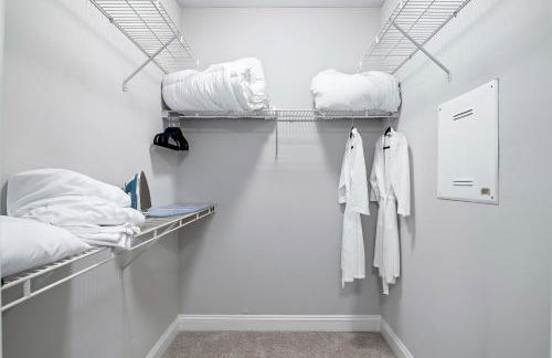 Luxury King Bed Suite - Pool - Gym - Parking - Foto 15