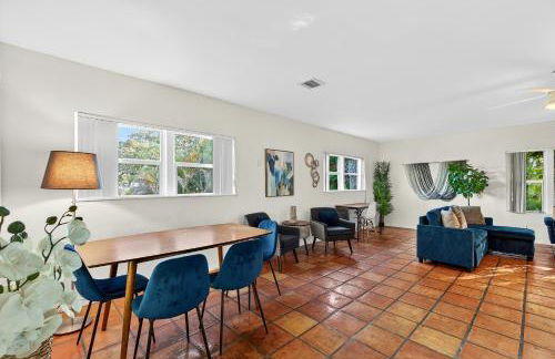 Sunny 2-Bedroom Miami Retreat with a Bright, Spacious Living Area & Relaxing Outdoor Seating - Foto 21