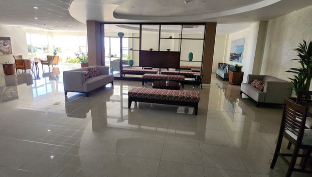 Coin salon dans le hall