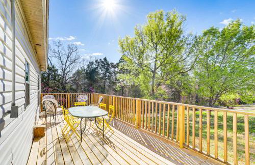 Arkansas Cabin with Deck Less Than 1 Mi to Norfork Lake - Foto 3
