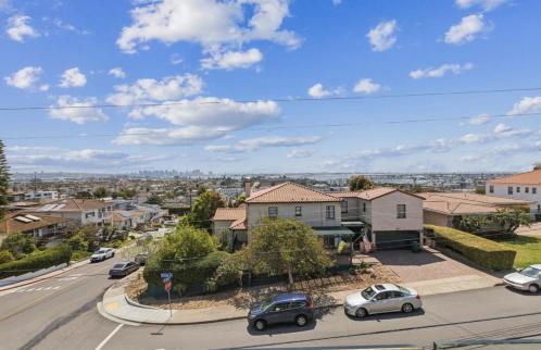 The Wave House! Custom Gem with Panoramic Views, Fire Pit, BBQ, Pool Table - Foto 36