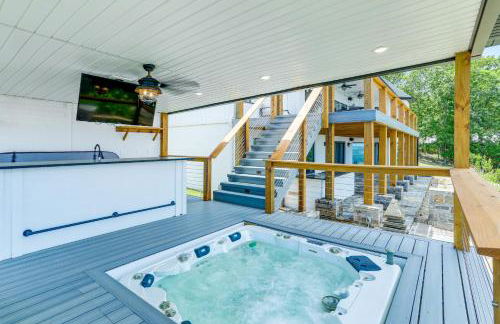 Luxe Home with Panoramic Greers Ferry Lake Views - Photo 33