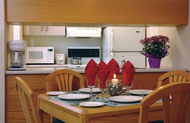 Cartier Place Suite Hotel - Photo 12